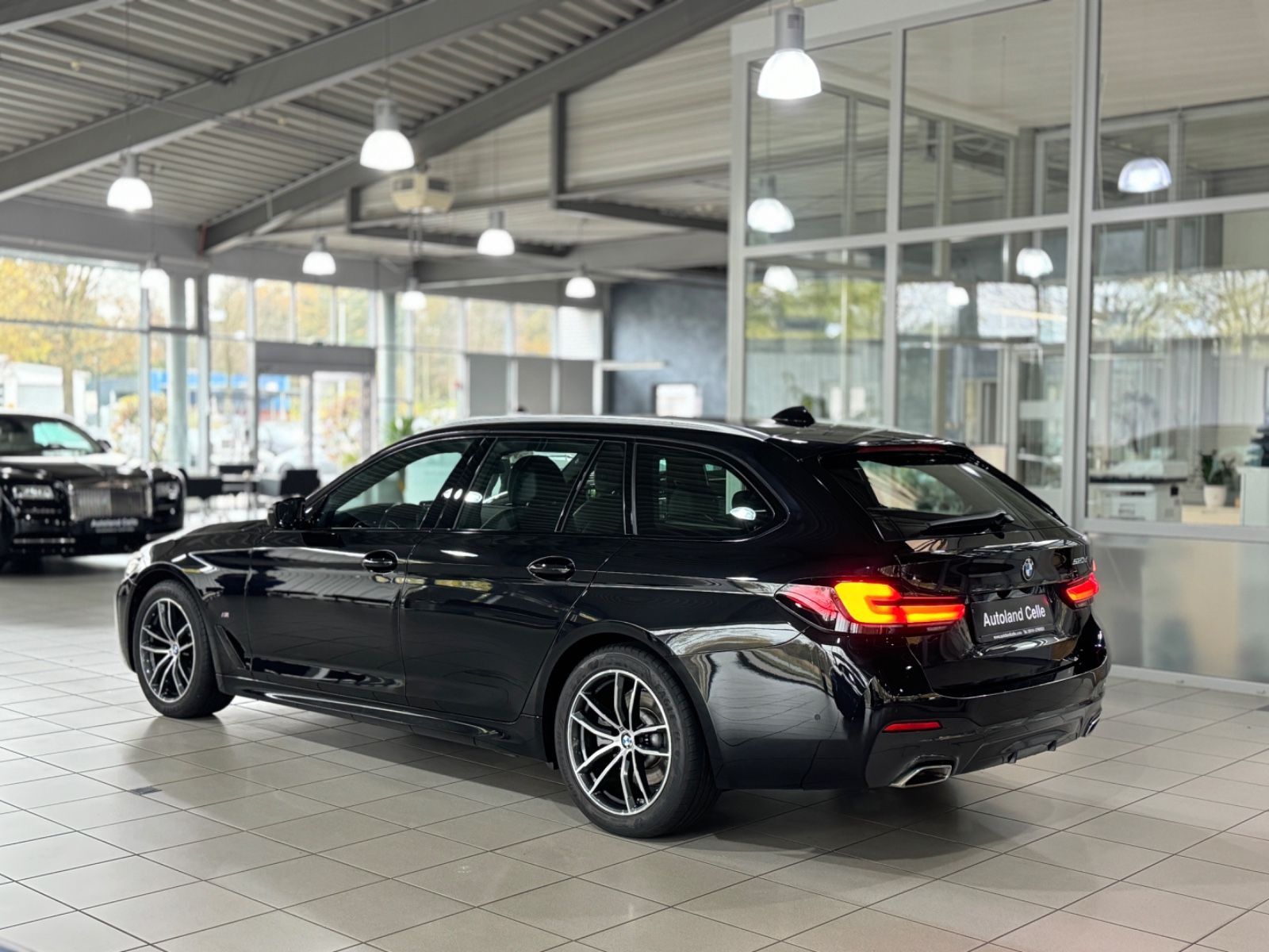 Fahrzeugabbildung BMW 520d M Sport Kamera HiFi DAB DisplayKey Komfort