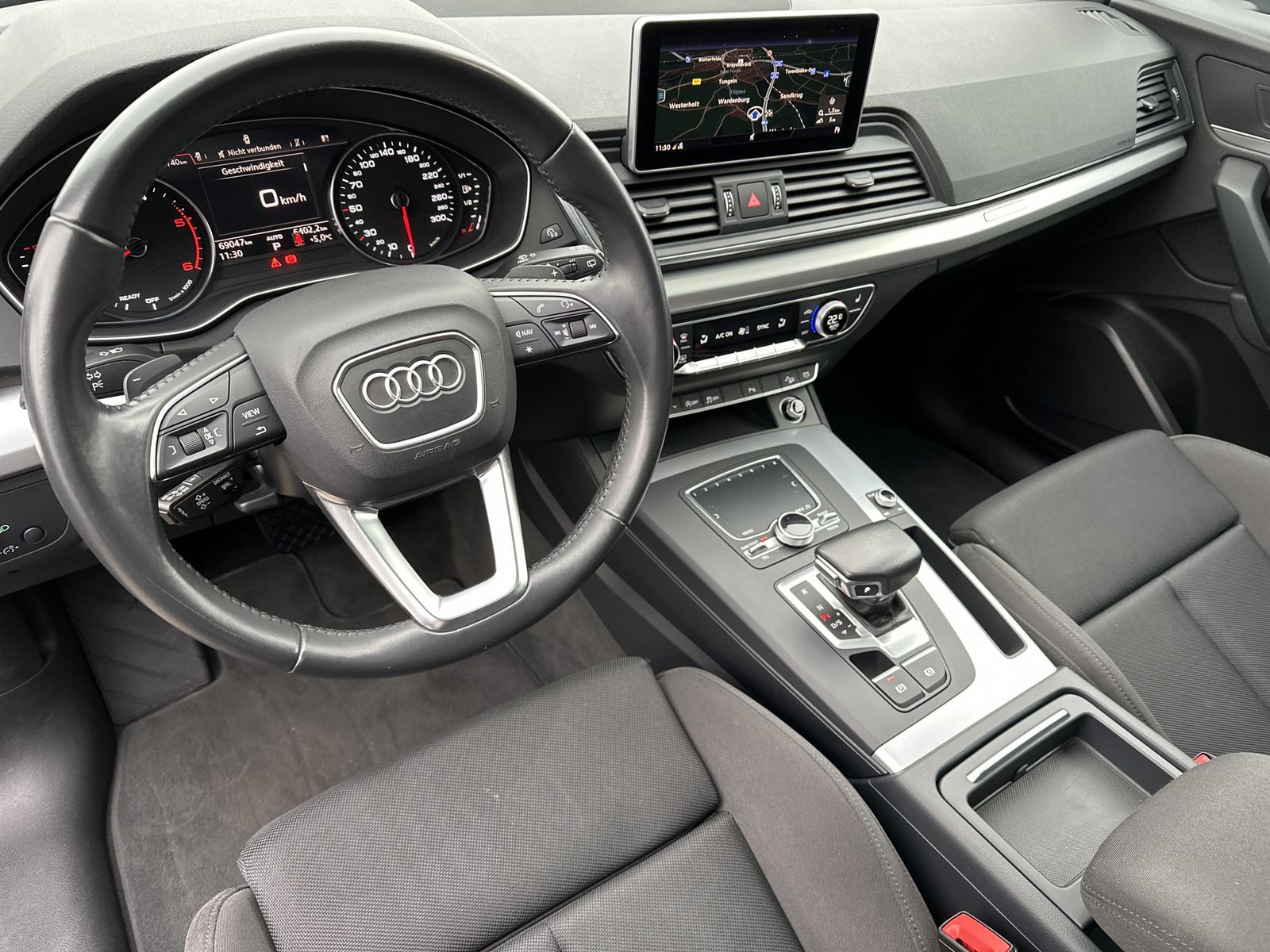 Fahrzeugabbildung Audi Q5 40 TDI Quattro Sport NAV+XEN+ACC+PANORAMA+KAM