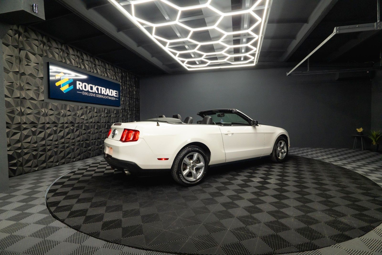 Fahrzeugabbildung Ford Mustang 3.7 V6 GT Cabrio | TÜV 2028 | 4Season