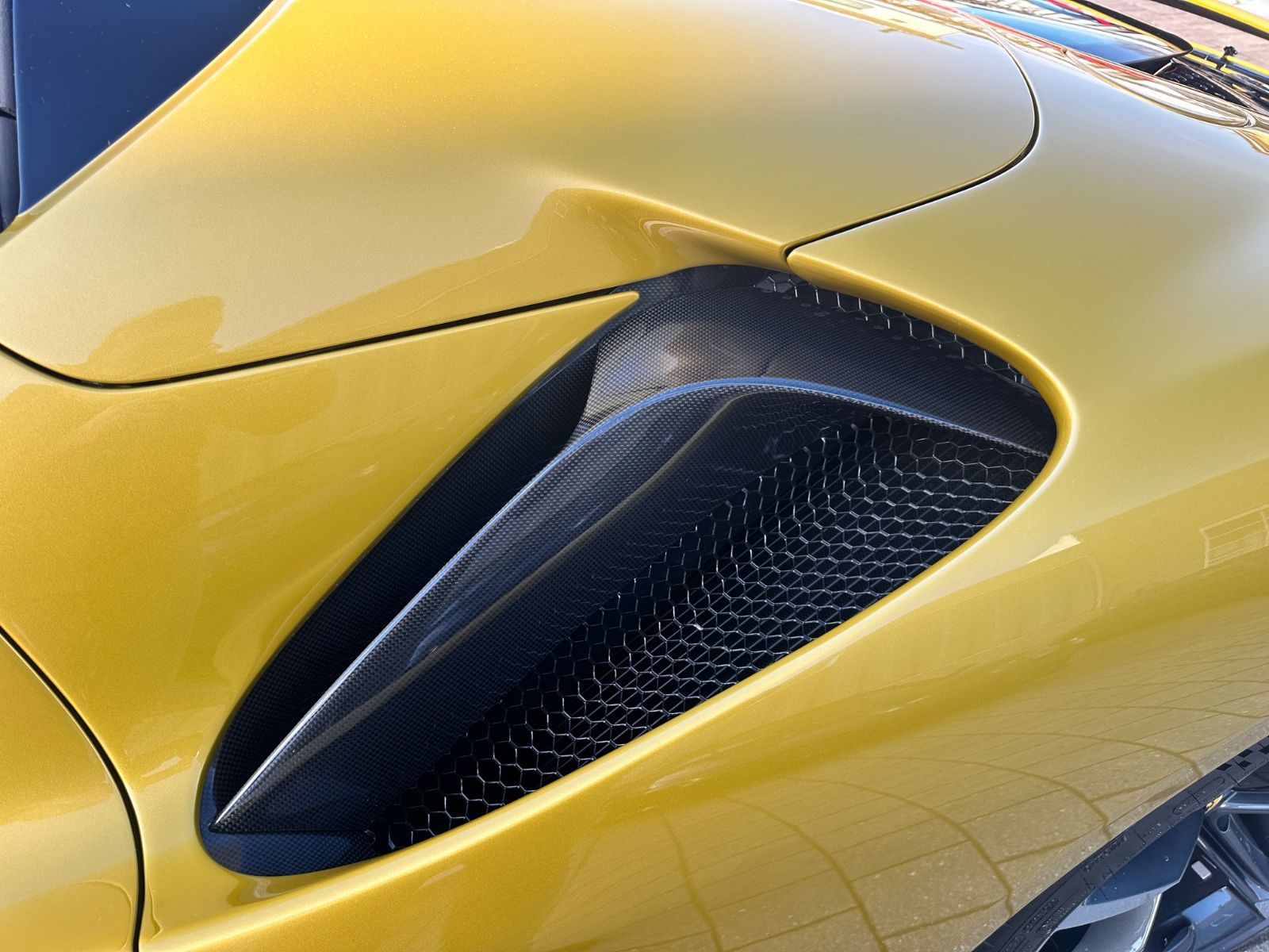 Fahrzeugabbildung Ferrari SF90 Spider*voll Carbon*Lift*Racing-Sitze*JBL*