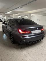 BMW M Sportpaket|H&K|Carplay|BMW Scheckheft|Glasdach - mit Benzin-Antrieb: Grau, Limousine, Sportpaket