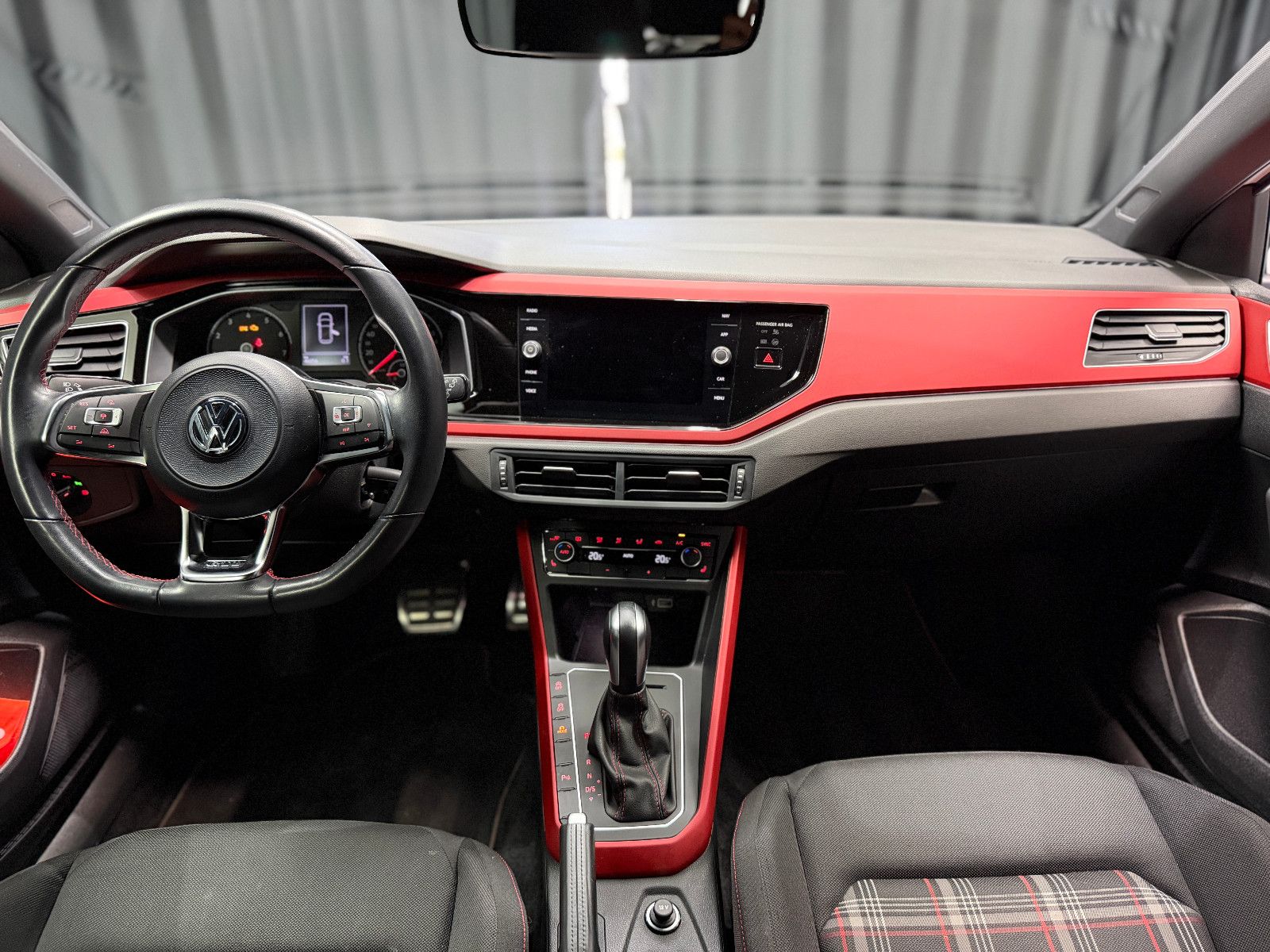 Fahrzeugabbildung Volkswagen Polo VI 2.0 TSI GTI |DSG|AUTOMATIK|LED