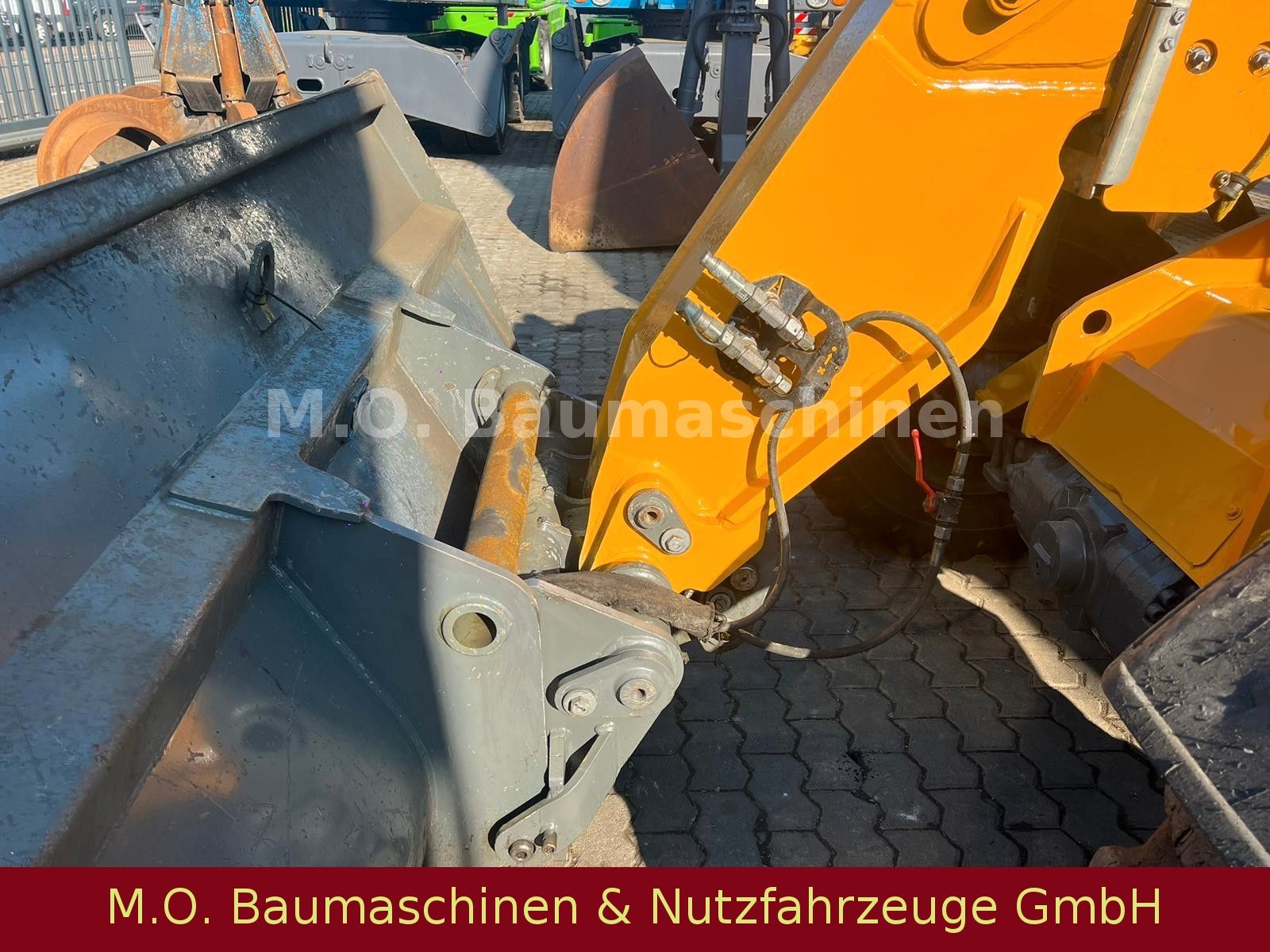 Fahrzeugabbildung Other Liebherr TL 441-7/7m/4,1t /SW/Gabel+Schaufel