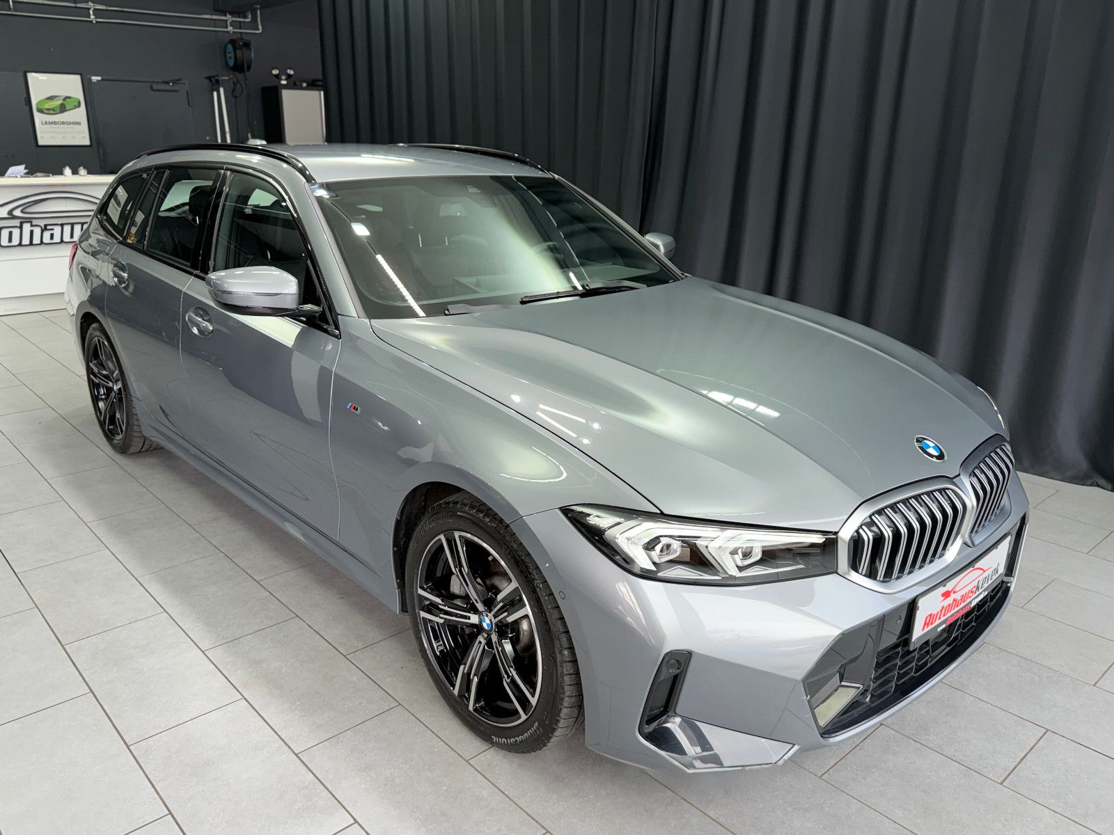 Fahrzeugabbildung BMW 330i Touring M Sport|HIFI|WIDESCREEN|KAMERA|NAV