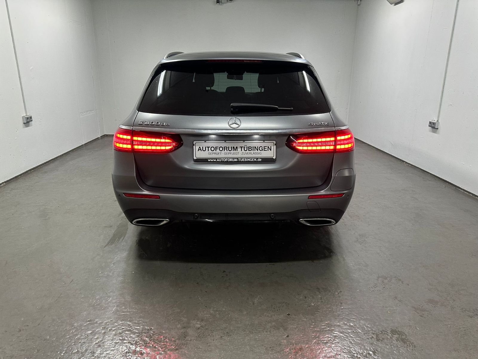 Fahrzeugabbildung Mercedes-Benz E 300 de 4MATIC T AMG-LINE*PANO*AHK*MAGNO