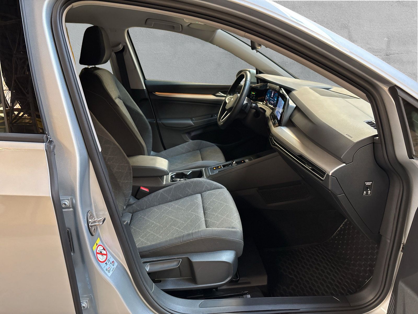 Fahrzeugabbildung Volkswagen Golf Variant 1.5 eTSI Life DSG AppConnect