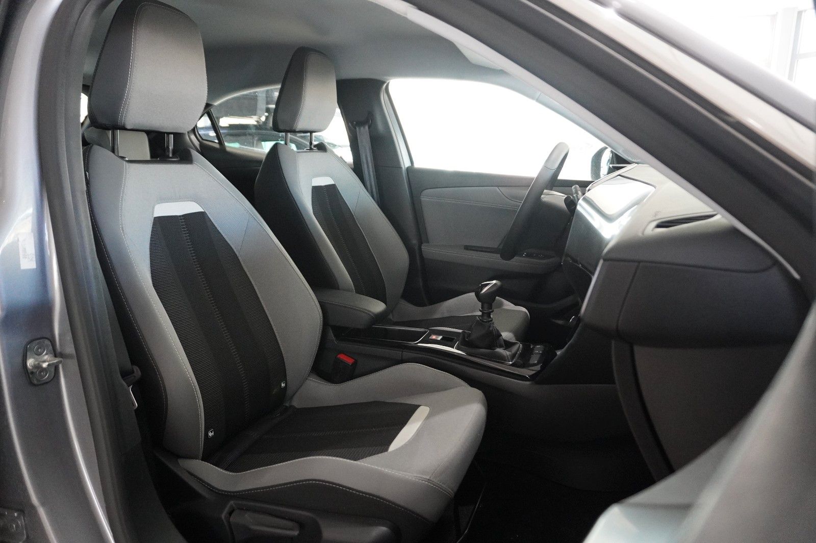 Fahrzeugabbildung Opel Mokka ELEGANCE 1.2T NAVI/LED/KAMERA/SPORT/SH/DAB