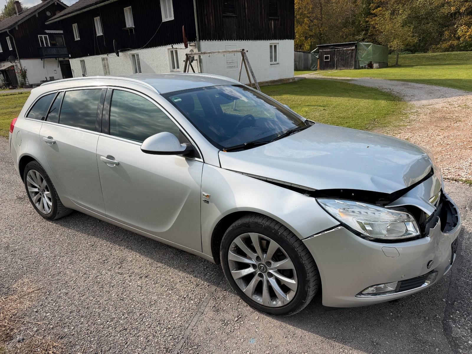 Opel Insignia 2013 — rear view