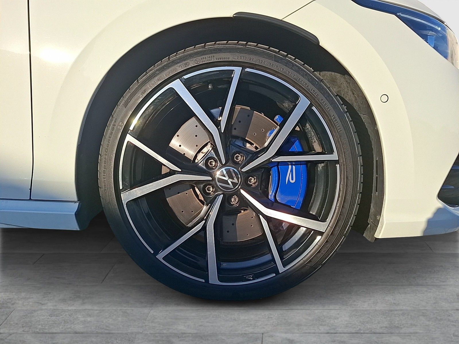 Fahrzeugabbildung Volkswagen Golf VIII Variant R DSG 4M Matrix Navi AID ACC R