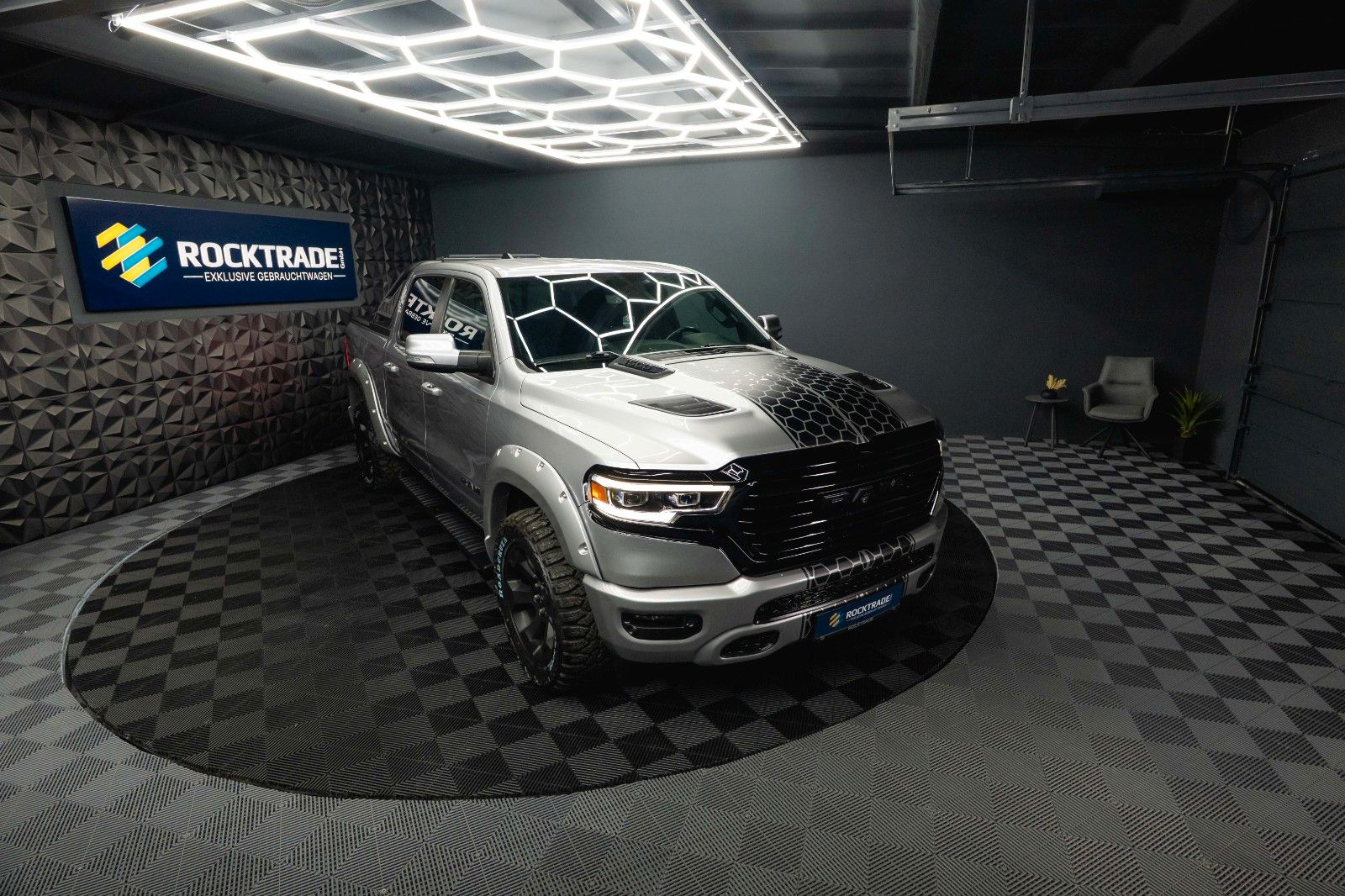 Fahrzeugabbildung Dodge RAM 5.7 V8 HEMI 4x4 Offroad Night Limited 19%