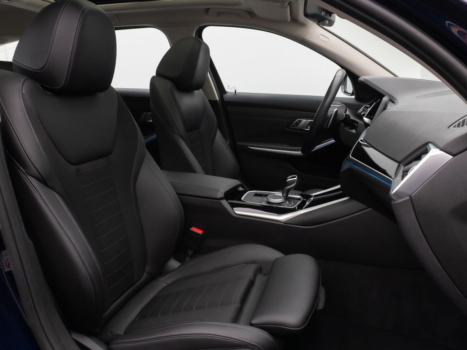 Fahrzeugabbildung BMW 330e xD SportLine Pano Kamera Laser HUD DAB HiFi