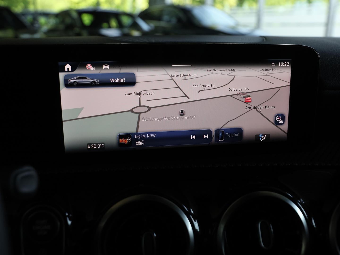 Mercedes-Benz CLA 200 Rückfahrkamera Sitzheizung MBUX LED