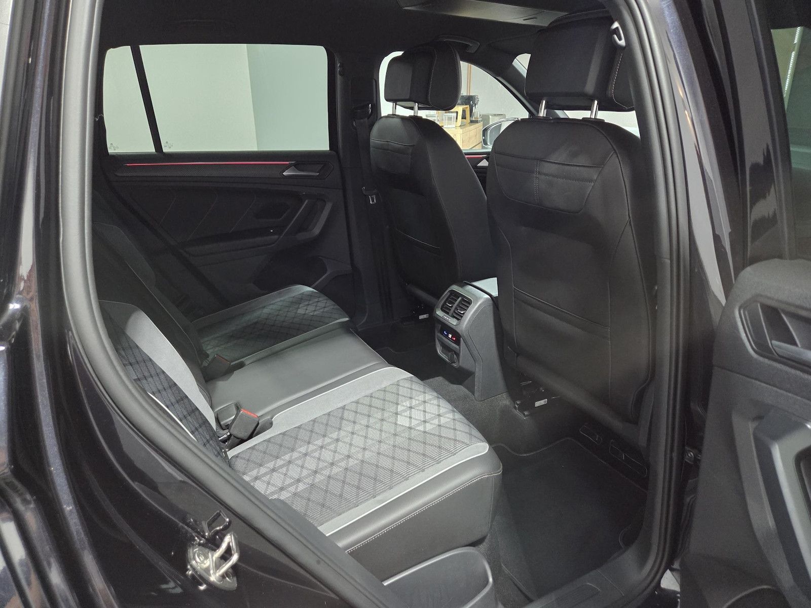 Volkswagen Tiguan 1.5 TSI DSG R-Line*BLACK*LED*NAVI*KAMERA foto 11