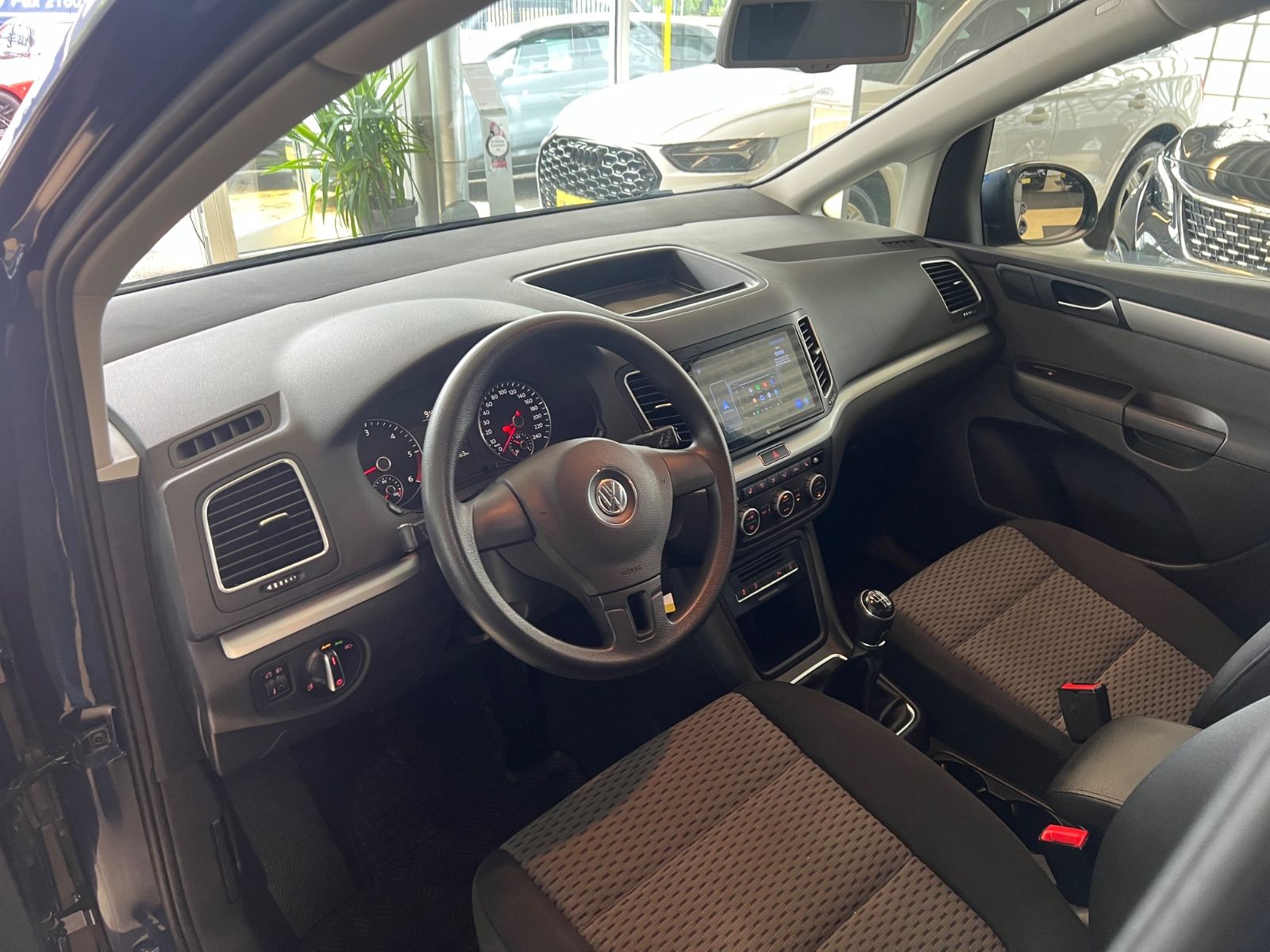 Fahrzeugabbildung Volkswagen Sharan 2.0 TDI BMT*CARPLAY*RÜCKFAHRKAMERA*7.SITZ