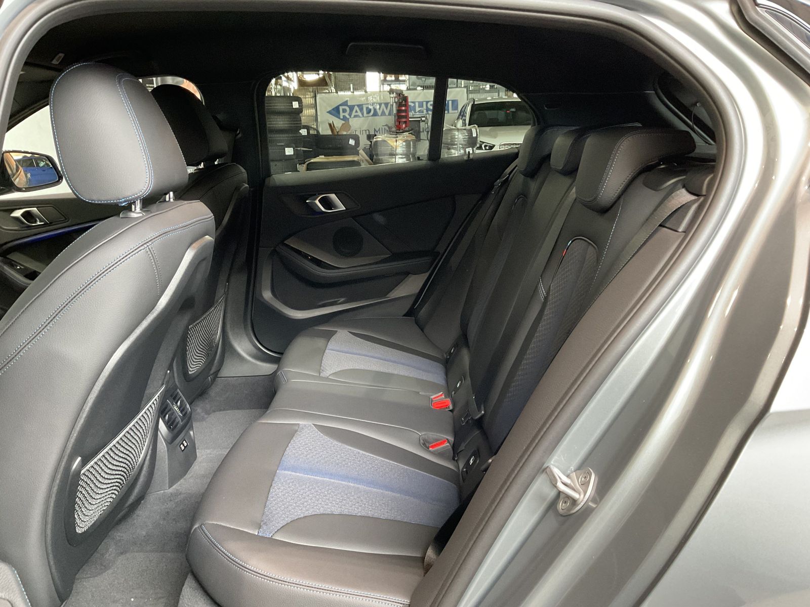 Fahrzeugeinzelansicht 13 Fahrzeugabbildung BMW 118i |elektr. Heckklappe |Lenkradheizung |Rückfa