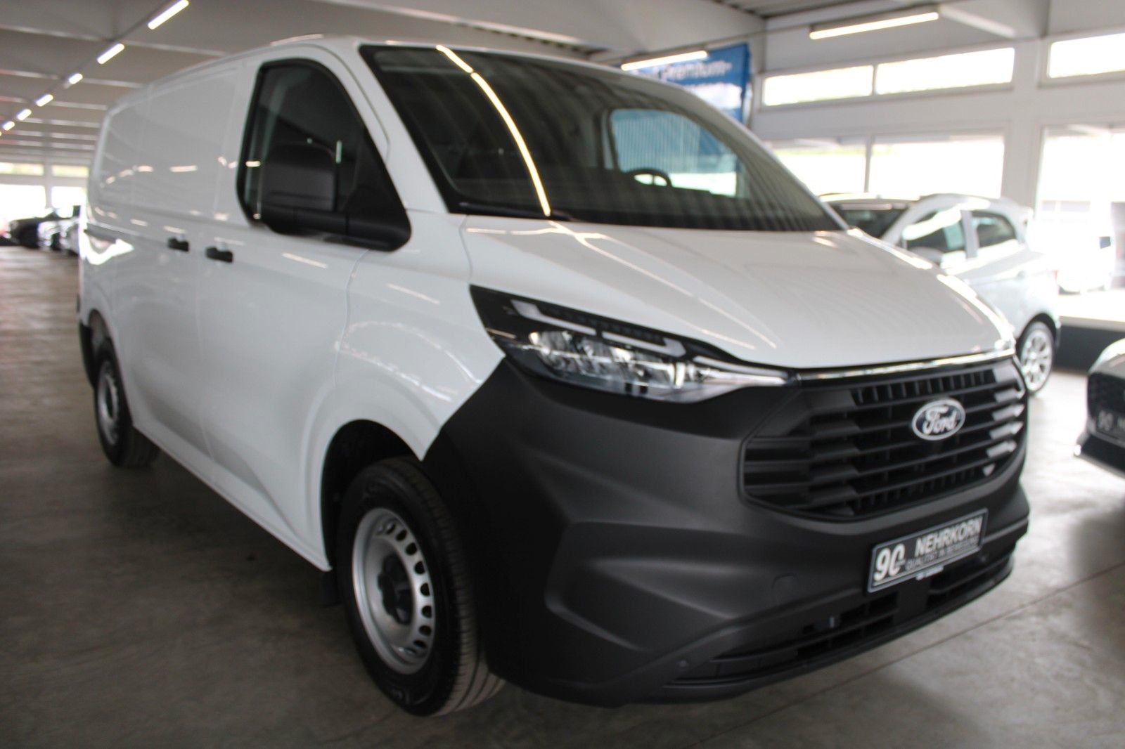 Fahrzeugabbildung Ford Transit Custom L1 Kasten LED AHK TechnologiePak2