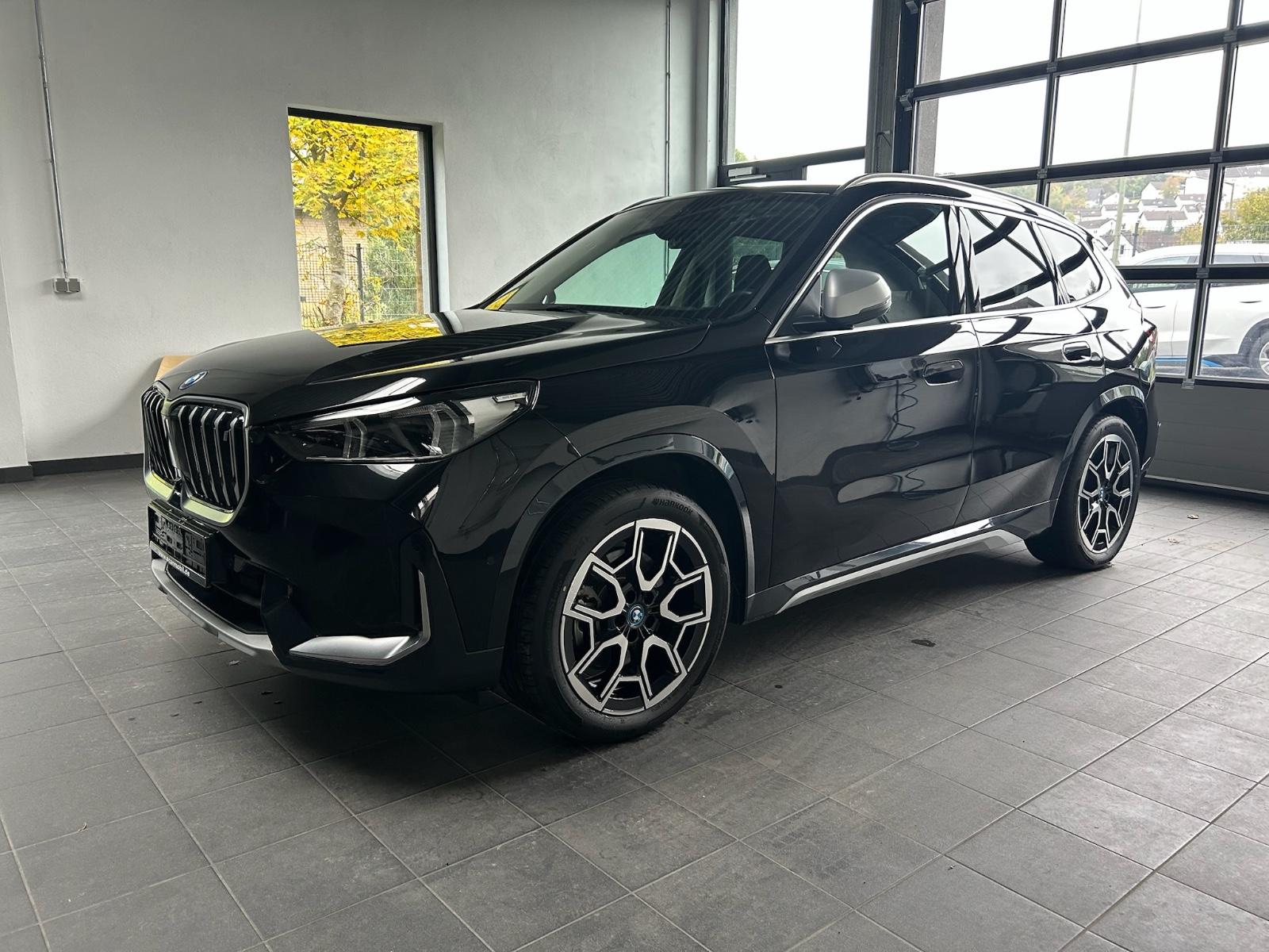 BMW iX1 30 xDrive xLine Leder_Pano_HarmanKard_Headup