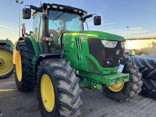 John Deere 6210R