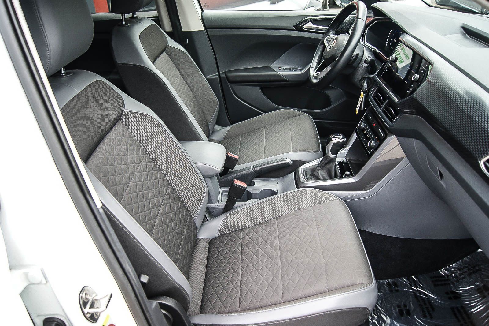 Fahrzeugabbildung Volkswagen T-Cross 10 Style DSG R-LINE VIRTUAL NAVI ACC 18'