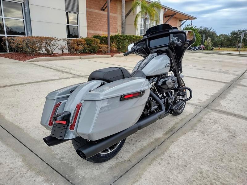 Harley-Davidson Street Glide  2025 5HD chrome 4410,- Euro Rabatt