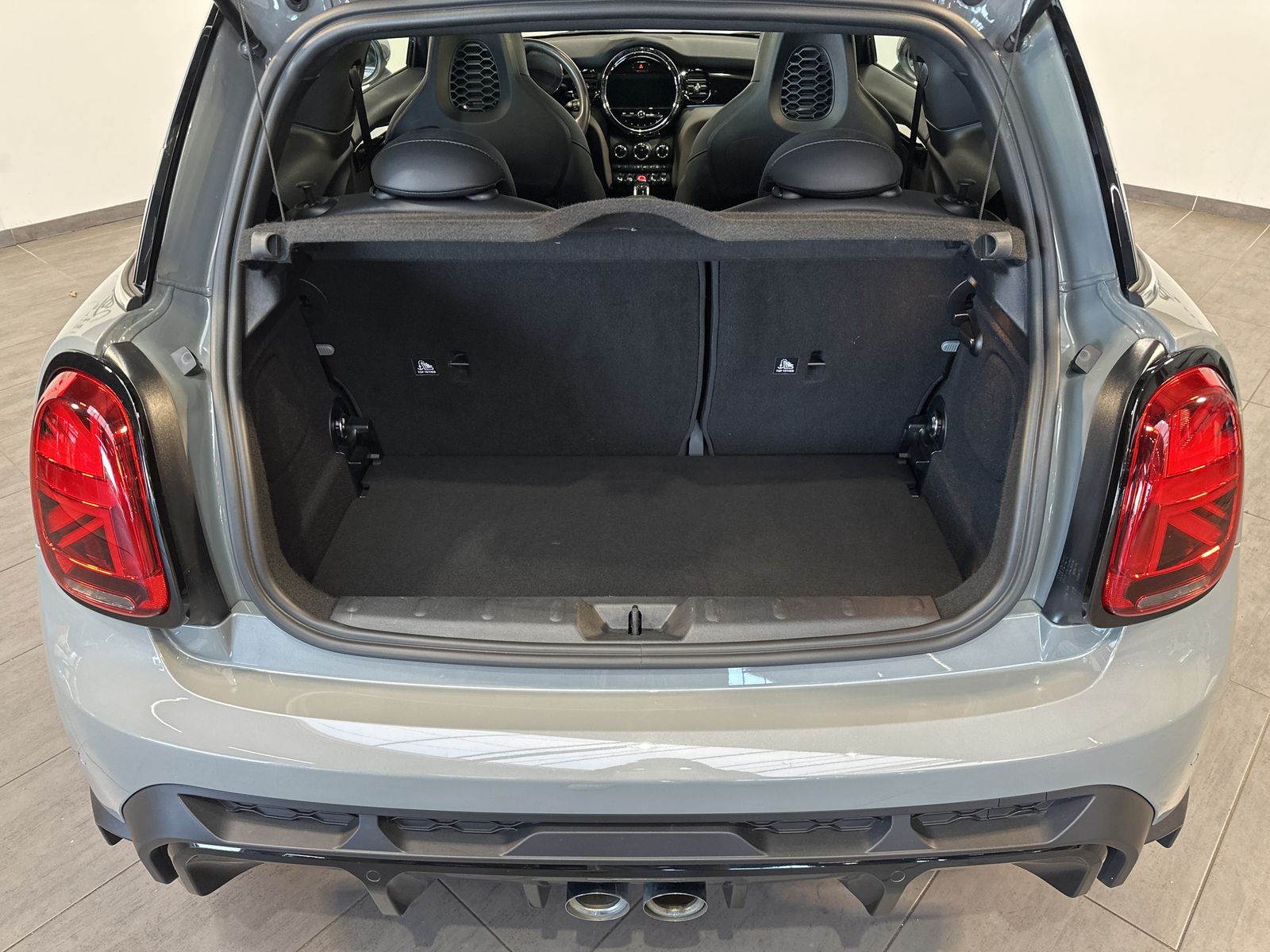 Fahrzeugabbildung MINI John Cooper Works Sport-Aut. NAV+LED+PANO+H&K+VC