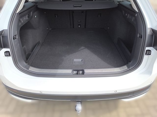 Fahrzeugabbildung Volkswagen Passat Variant 1.5 eTSI DSG Business LED ACC NAV