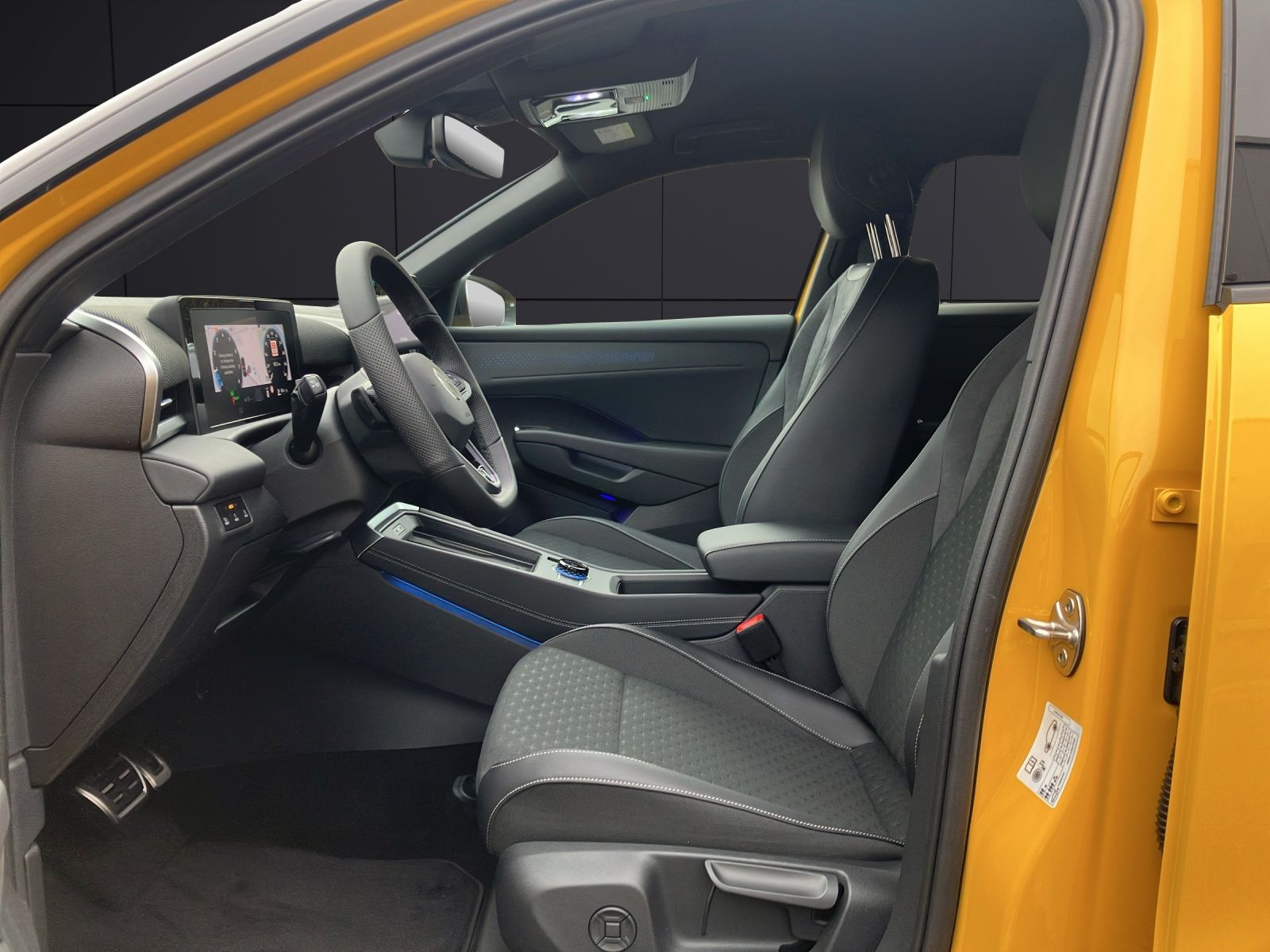 Fahrzeugabbildung Volkswagen T-Roc R-Line eTSI DSG ACC SH HuD AppConnect 360°