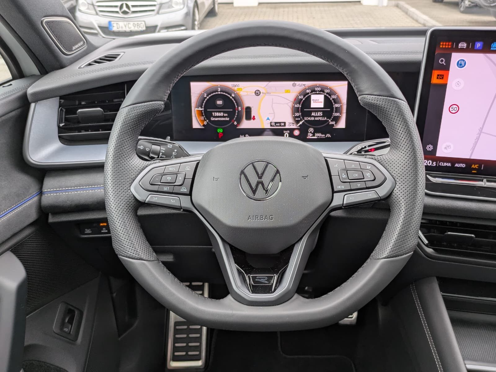 Fahrzeugabbildung Volkswagen Tayron 2.0 TDI 4M R-Line BLACK*7Si*MATRIX*PANO