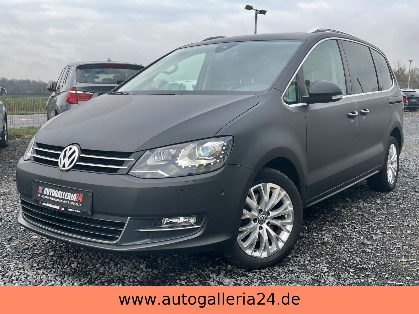 Fahrzeugabbildung Volkswagen Sharan HIGHLINE 7-SITZER Navi Leder Xenon SPORT