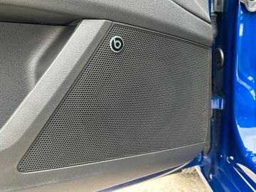 Fahrzeugabbildung SEAT Leon FR 1.5 TSI DSG Beats Kam Virtual Navi LED