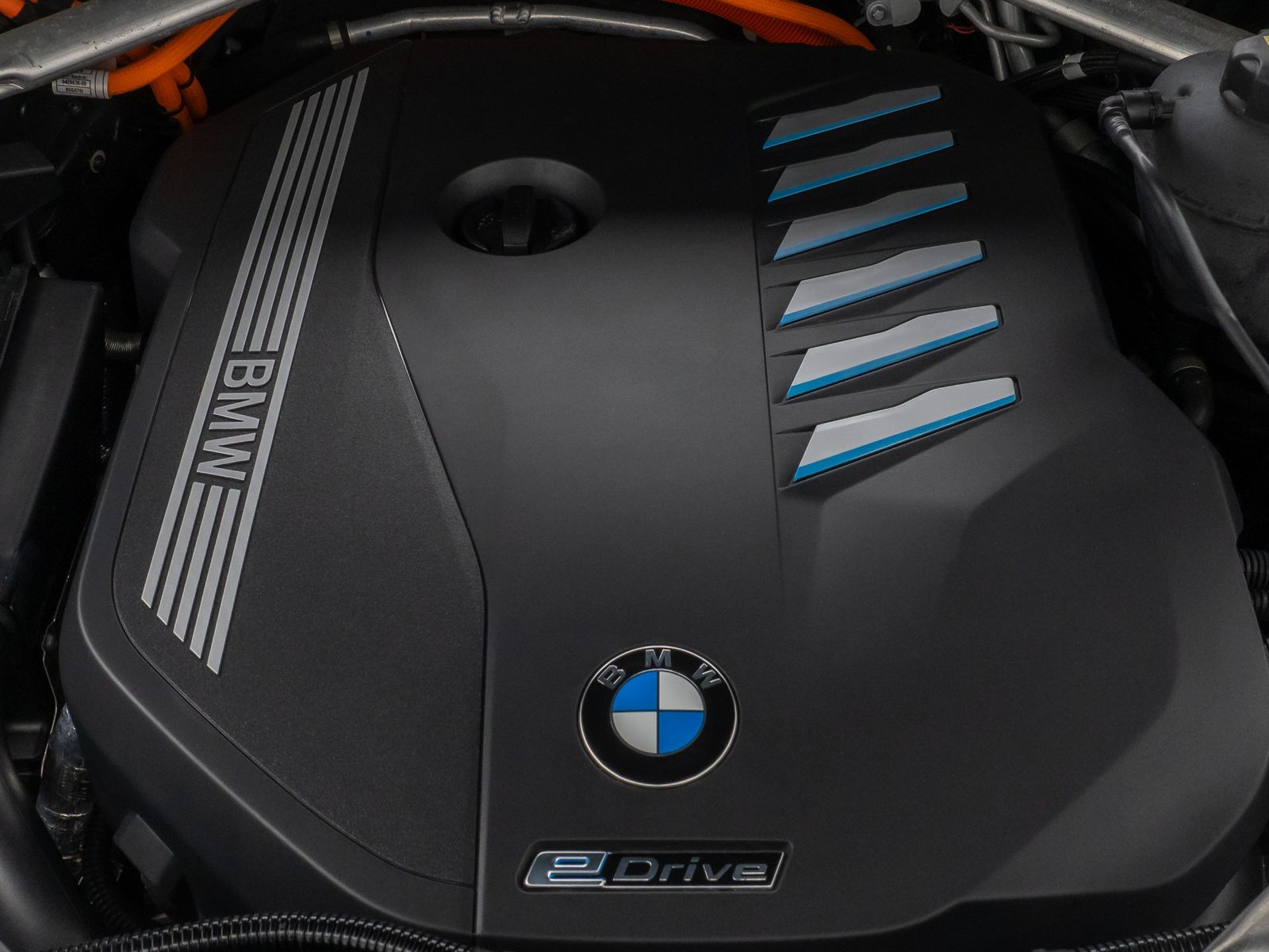 Fahrzeugabbildung BMW X5 xD45e M Sport Panorama Laser 360°HUD DAB B&W