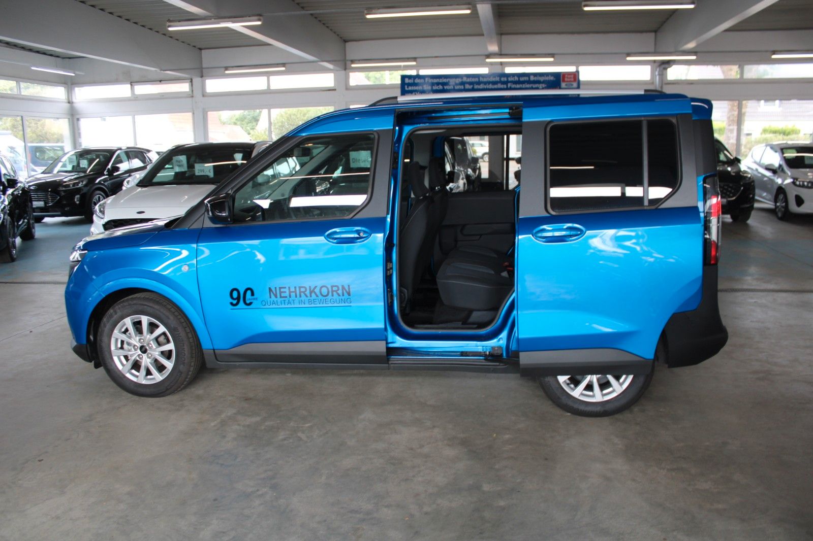 Fahrzeugabbildung Ford Tourneo Courier Titanium Automatik FahrerAssPak