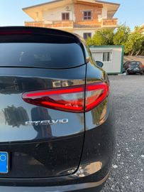Alfa-Romeo Stelvio - 5
