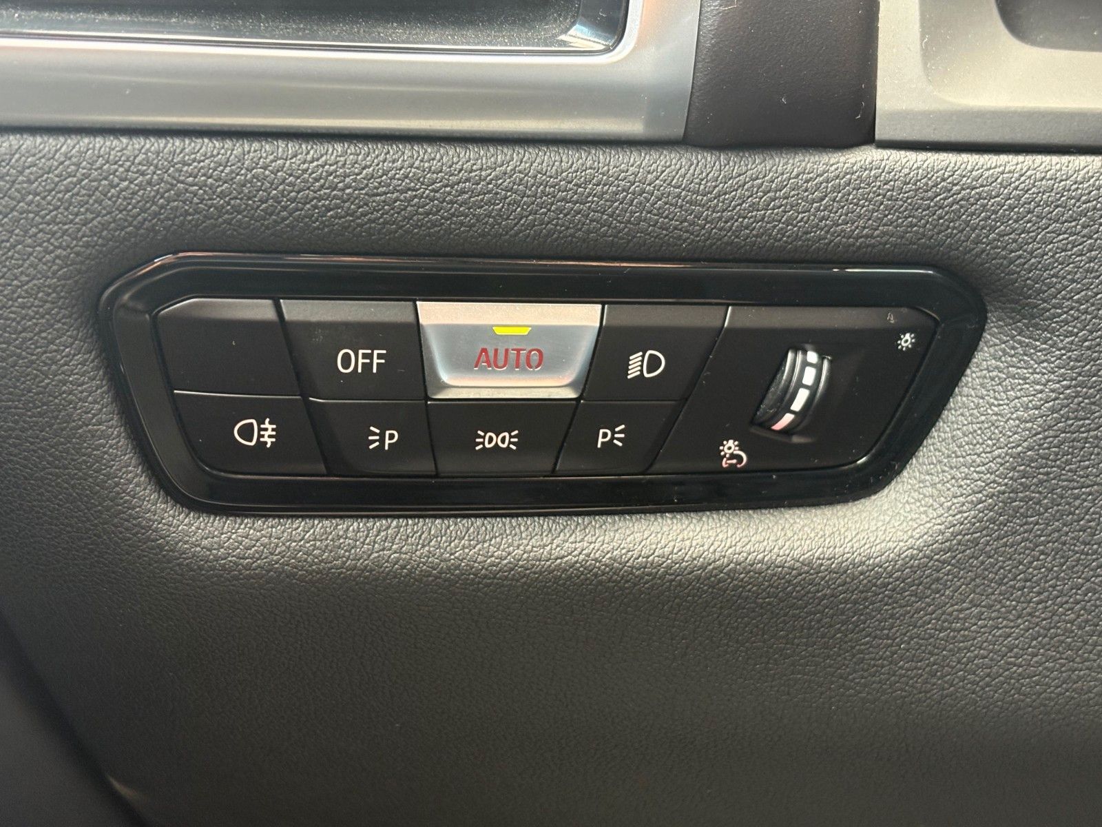 Fahrzeugabbildung BMW M850i xDrive GC M SPORTPAKET Navi Leder HUD 360