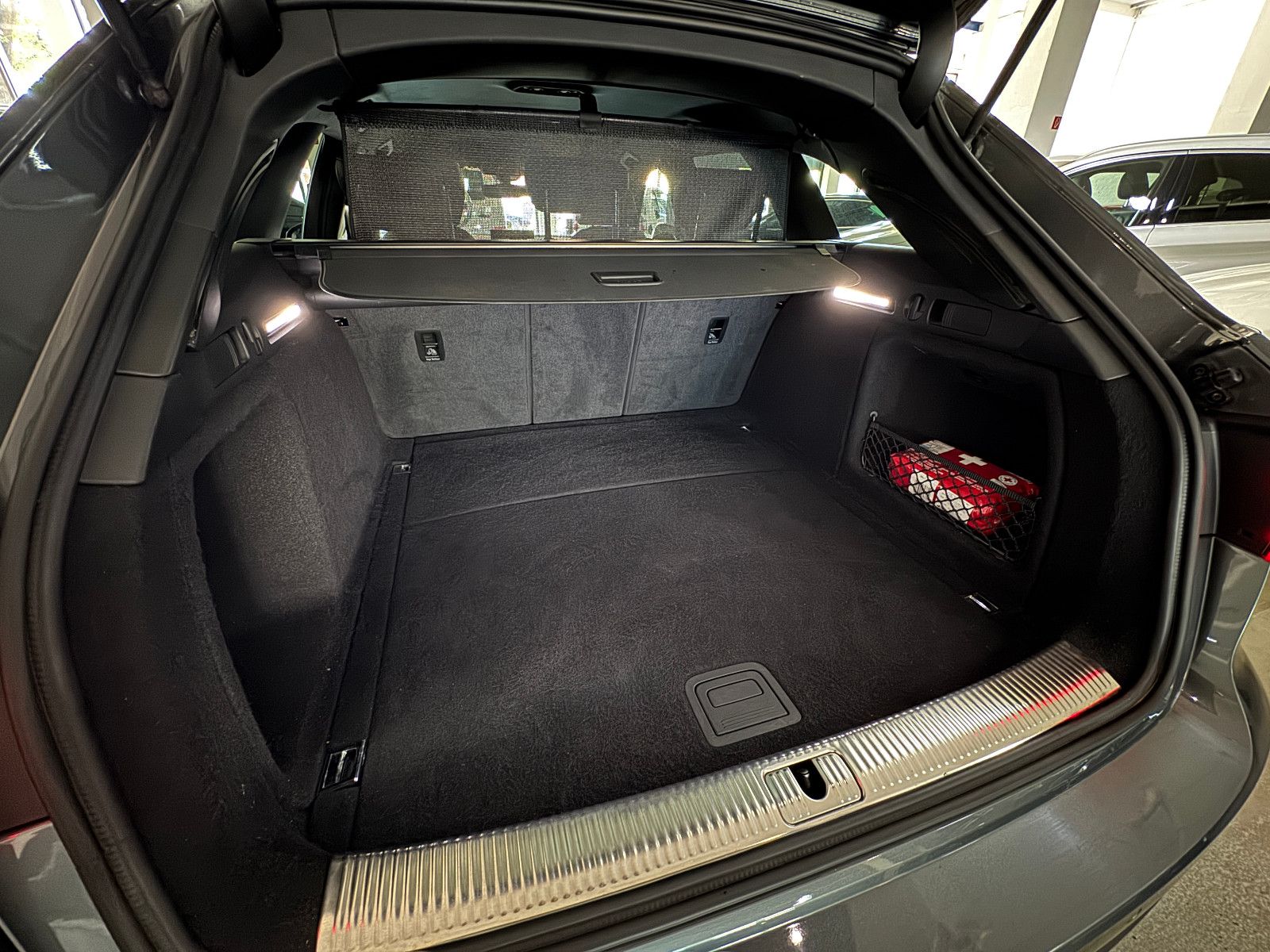 Fahrzeugabbildung Audi A4 2.0 TFSI S-TRONIC 3X-SLINE VIRTUAL LED VOLL