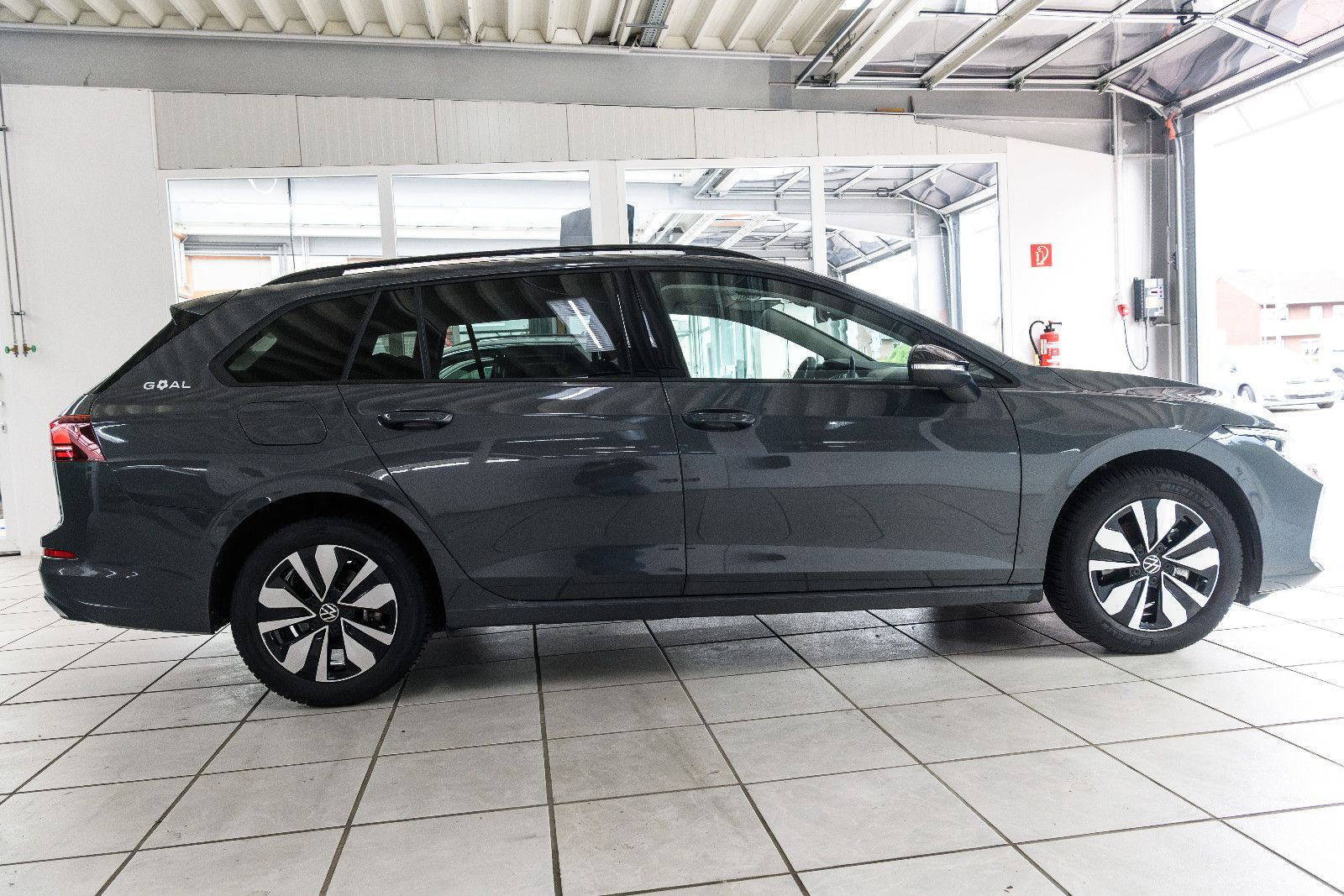 Fahrzeugabbildung Volkswagen Golf VIII Var. 1.5 TSI 110 kW+LED+AHK+GJR+TOTWIN
