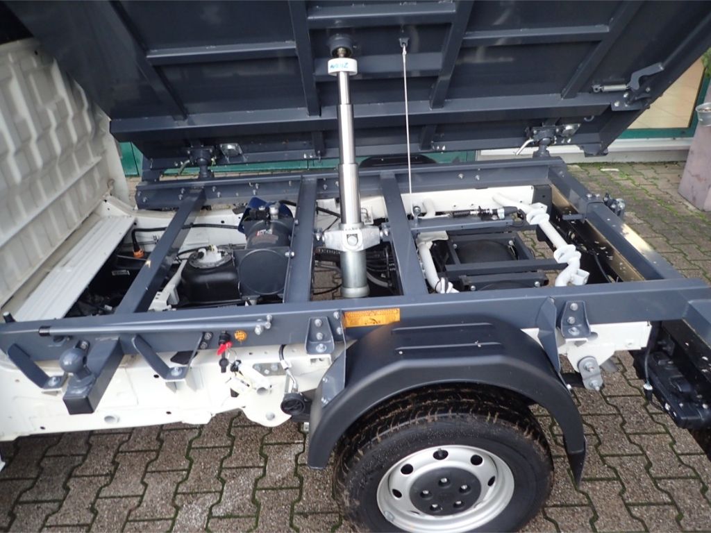 Fahrzeugabbildung Piaggio Porter NP6 Allrad 3-Seitenkipper LPG Singlewheel