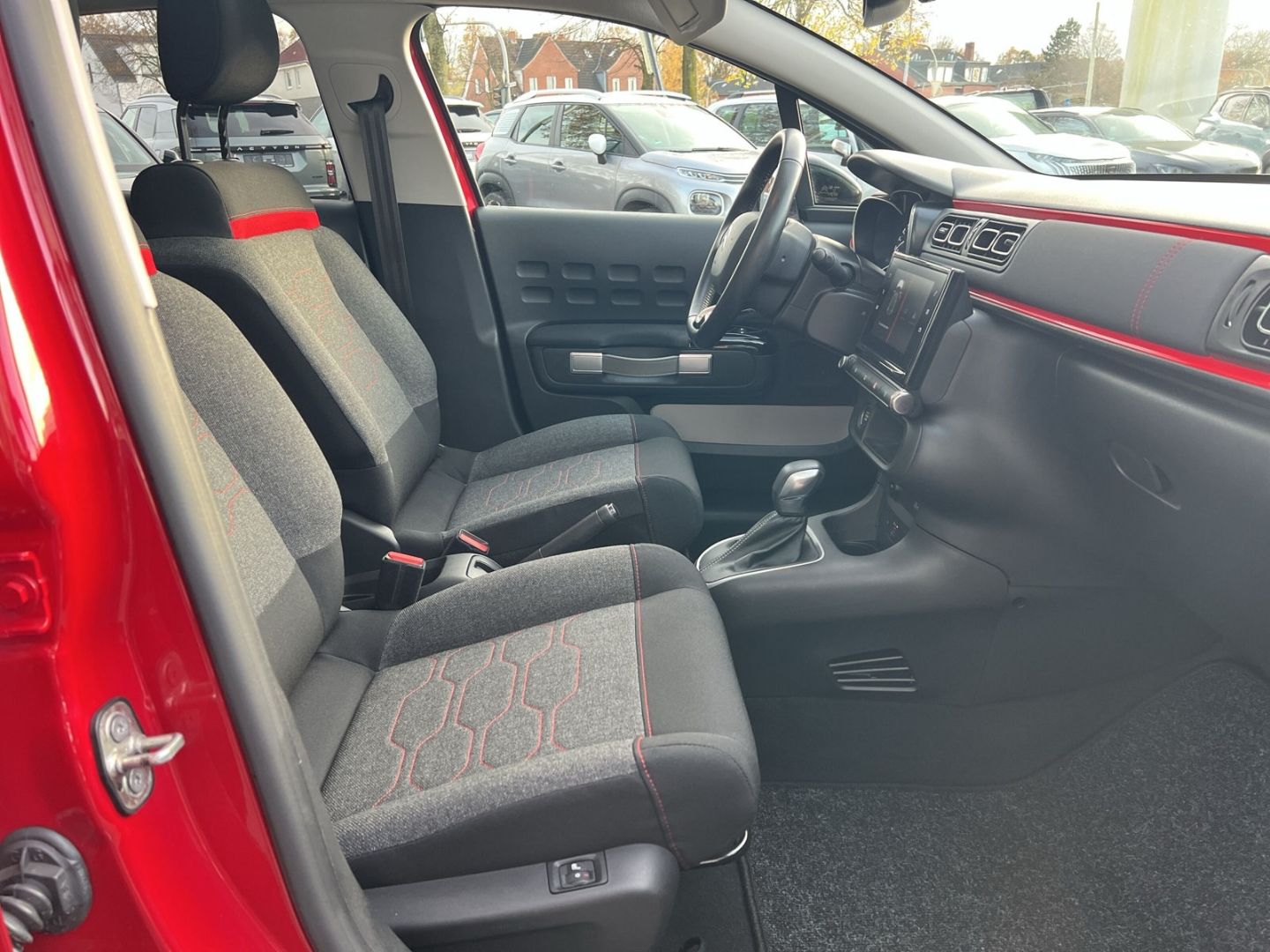 Fahrzeugabbildung Citroën C3 PT 110 S&S EAT6 Shine Pano. Navi LED CarPlay