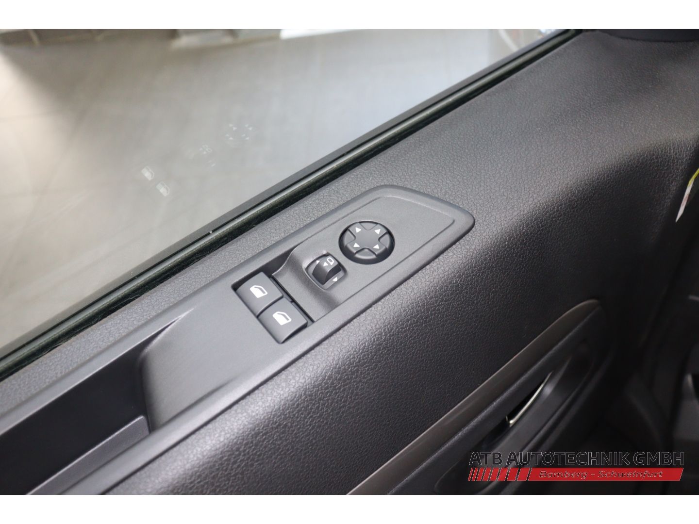 Fahrzeugabbildung Fiat Scudo Serie 2 Kastenwagen L3 2.0 Hdi 145 PS Comf