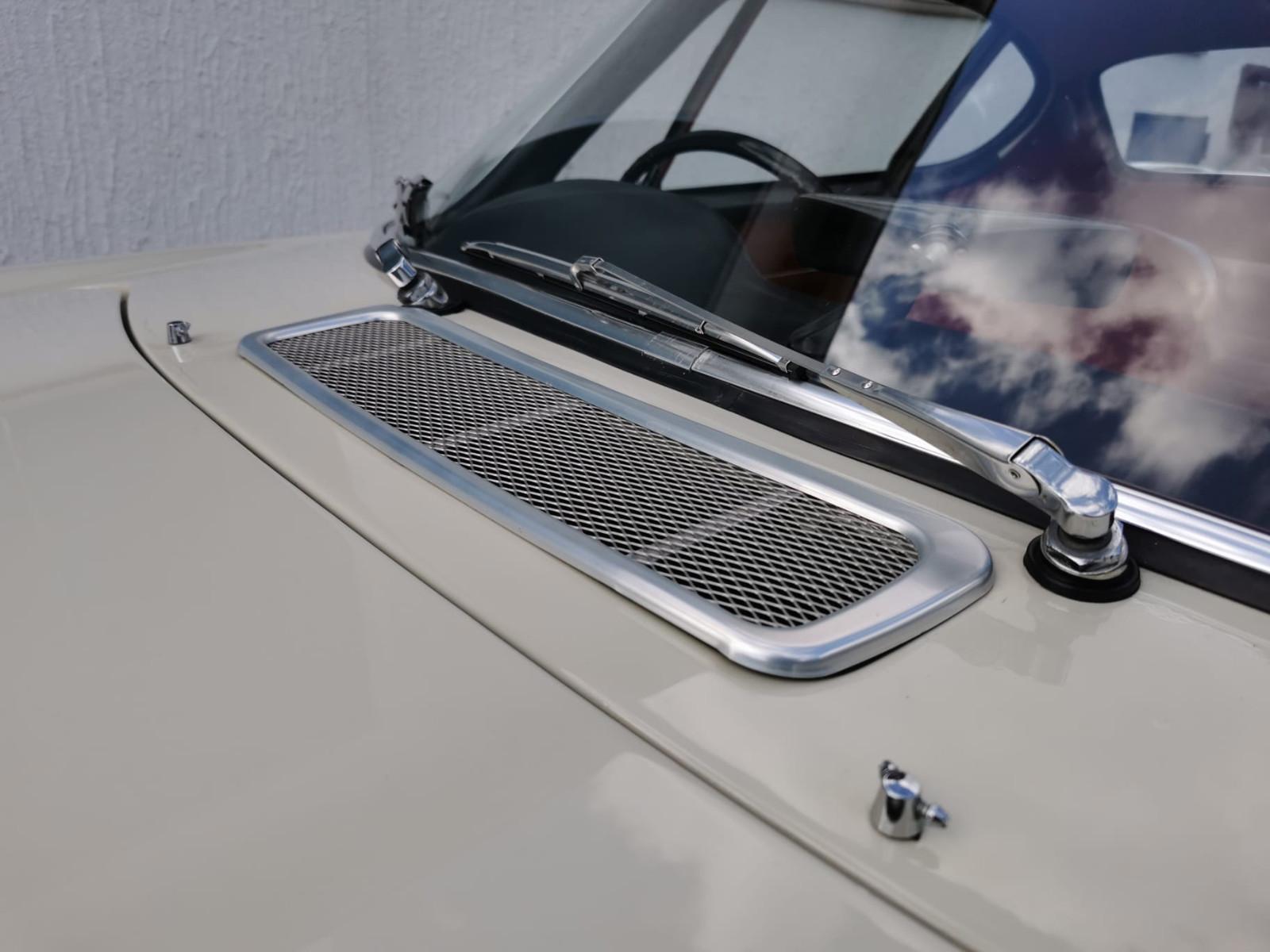 Volvo P1800