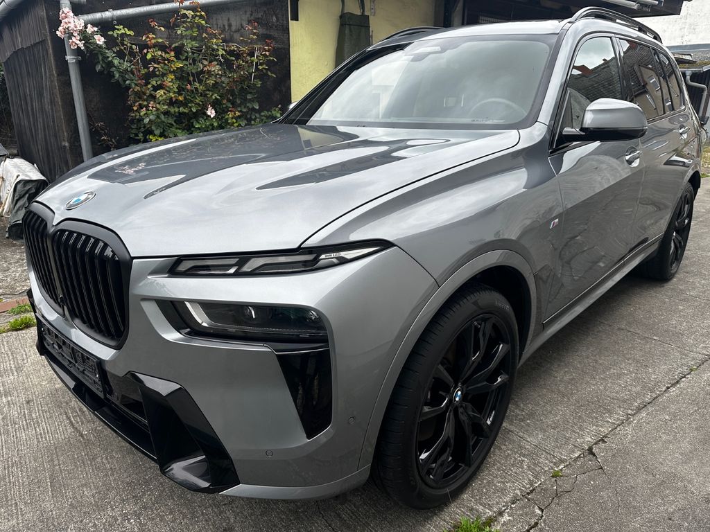 Image of BMW X7