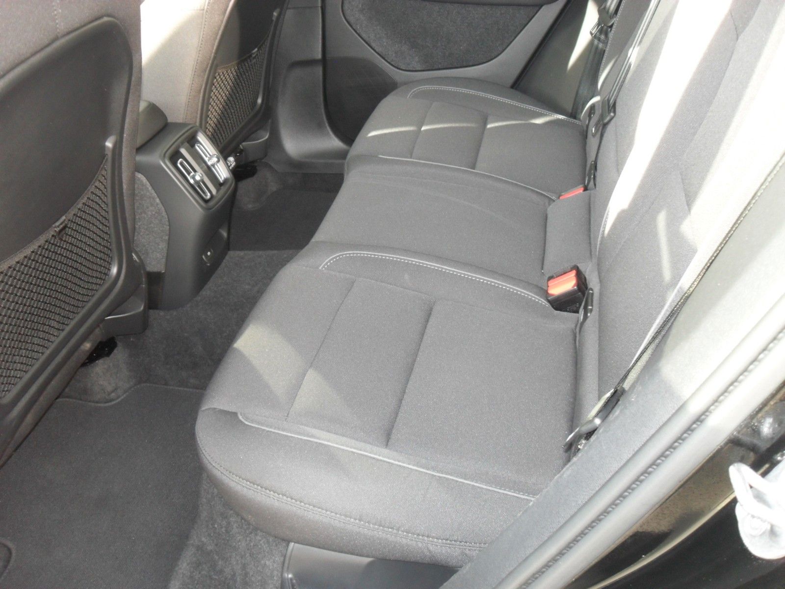 Fahrzeugabbildung Volvo C40 Core Recharge Pure Electric 2WD