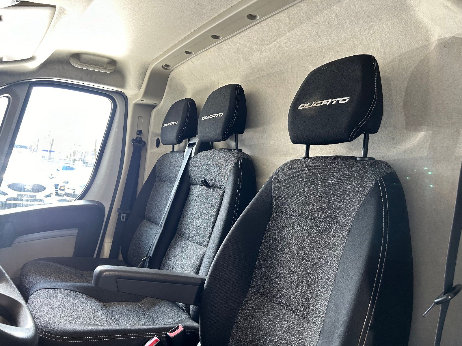 Fahrzeugabbildung Fiat Ducato Kasten 35 140 L1H1 RS: 3000 mm/3-SITZ/KAM