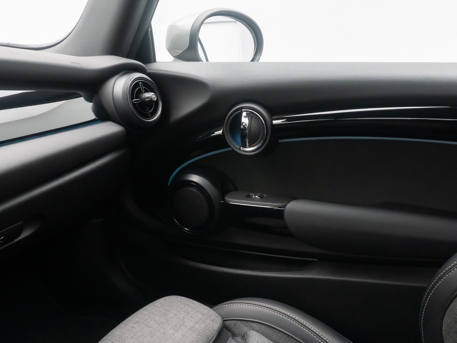 Fahrzeugabbildung MINI One Cabrio Classic Trim Komfort DAB Leder Sport