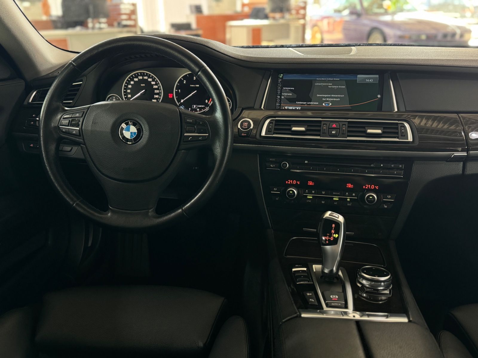 Fahrzeugabbildung BMW 730d xD Kamera HUD HiFi NaviPro AHK ACC Stndhzg