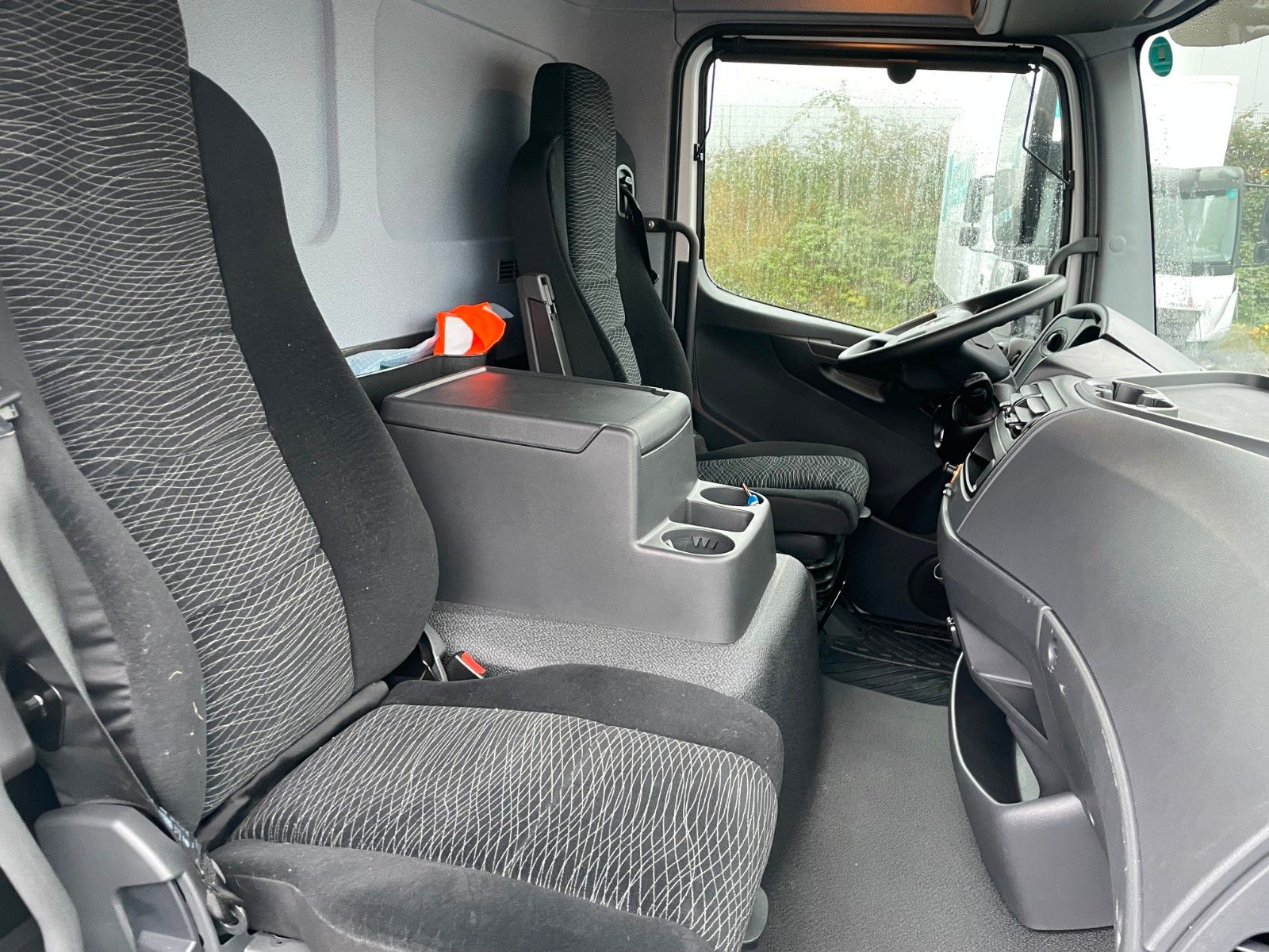 Fahrzeugabbildung Mercedes-Benz Atego 818 L Koffer LBW AHK Klima
