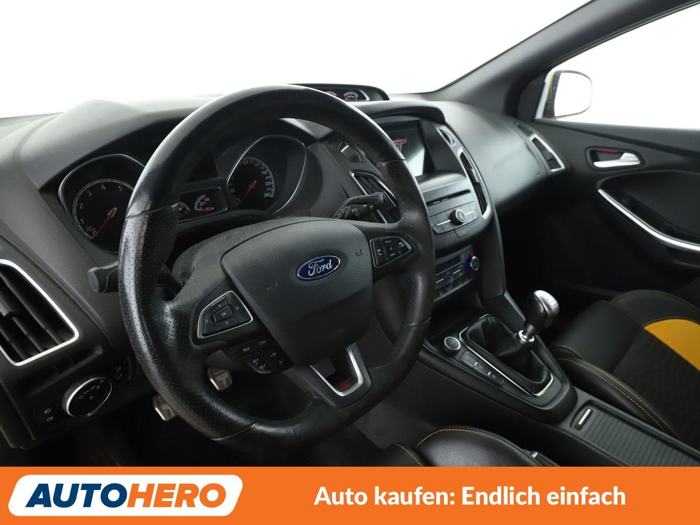 Ford Focus 2.0 EcoBoost ST *NAVI*XENON*TEMPO*PDC*SHZ*