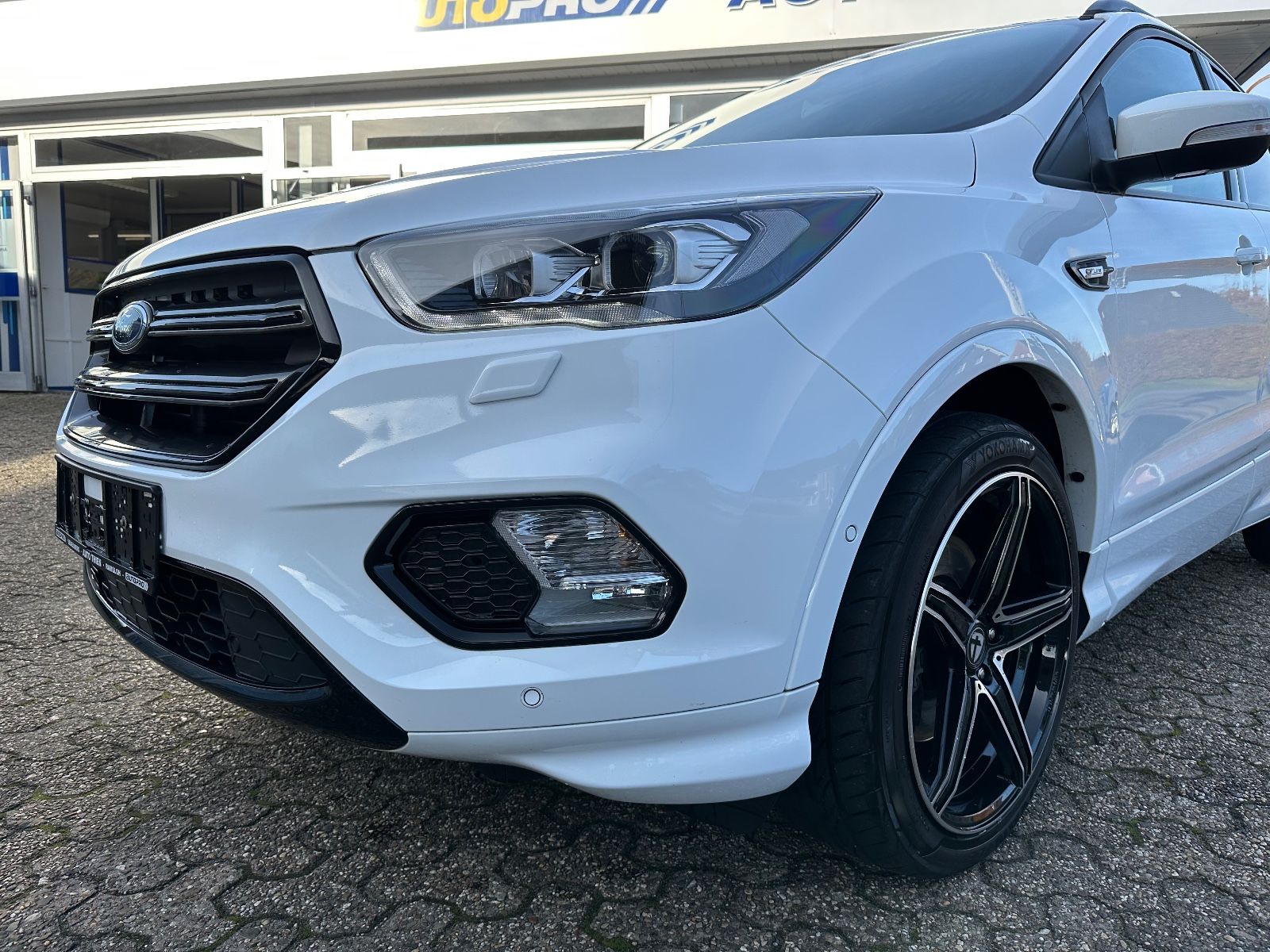 Fahrzeugabbildung Ford Kuga 2.0 TDCi 4x4 ST-Line AHK/Pano/Navi/Sound