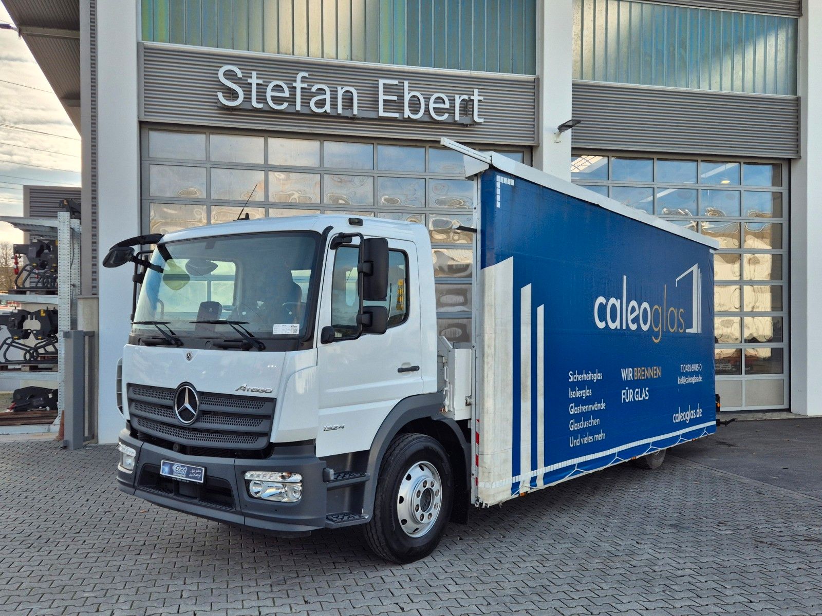 Fahrzeugabbildung Mercedes-Benz Atego 1324 L Glaswand Heckkran PK10002 SH Funk