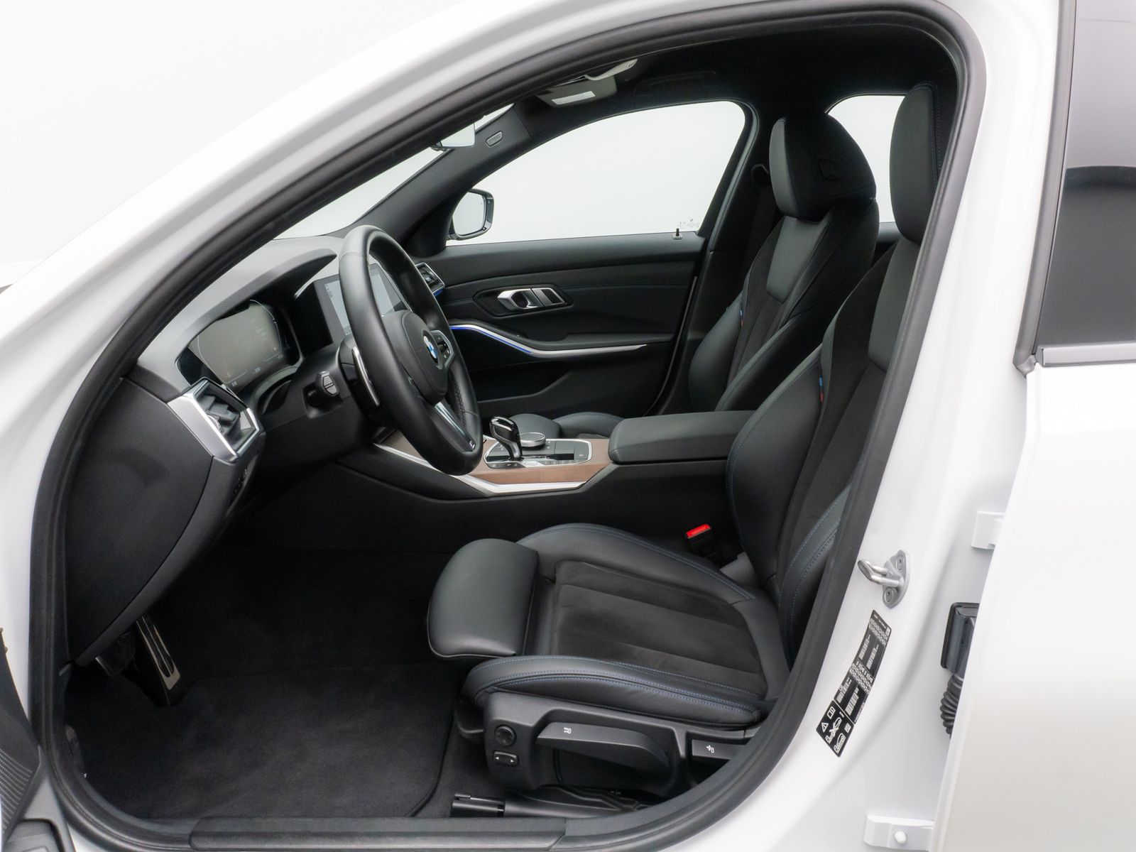 Fahrzeugabbildung BMW 330i xD M Sport Kamera HUD DAB ACC Alarm 19Zoll